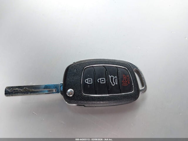 KM8SMDHF6HU254826 Hyundai Santa Fe Se