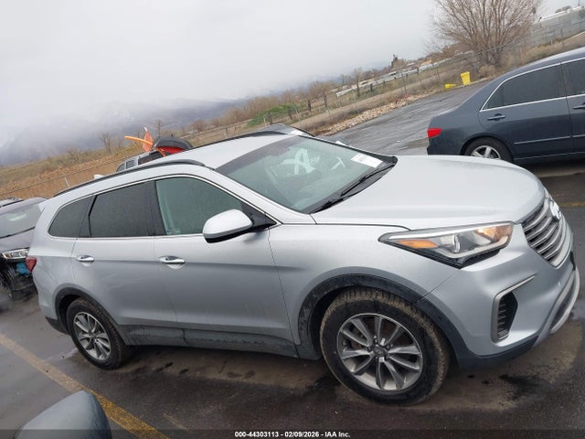 KM8SMDHF6HU254826 Hyundai Santa Fe Se