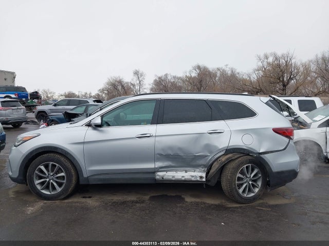 KM8SMDHF6HU254826 Hyundai Santa Fe Se