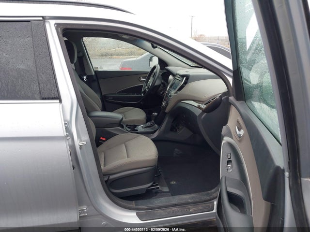 KM8SMDHF6HU254826 Hyundai Santa Fe Se