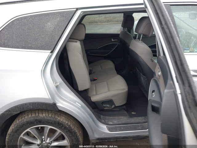 KM8SMDHF6HU254826 Hyundai Santa Fe Se