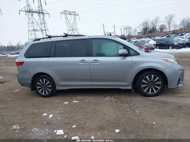 5TDJZ3DC8JS193156 Toyota Sienna Le 7 Passenger