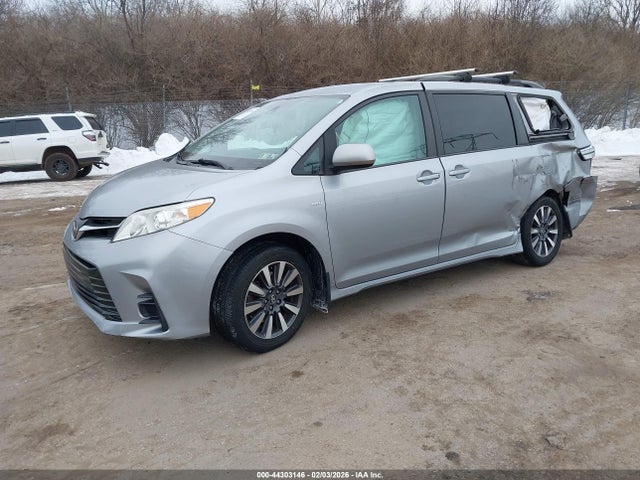 5TDJZ3DC8JS193156 Toyota Sienna Le 7 Passenger