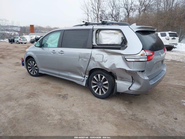 5TDJZ3DC8JS193156 Toyota Sienna Le 7 Passenger