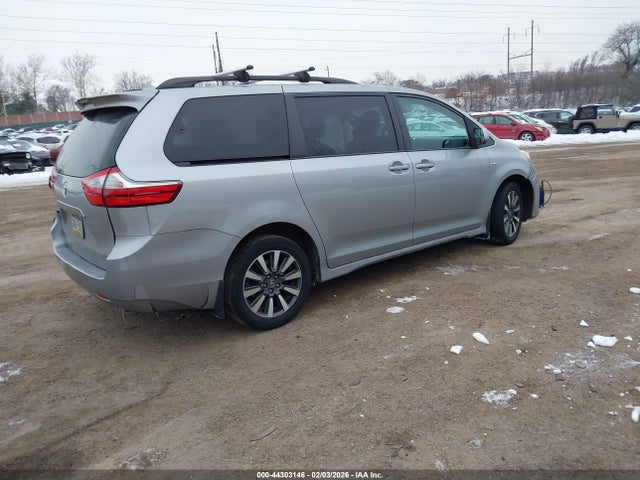 5TDJZ3DC8JS193156 Toyota Sienna Le 7 Passenger