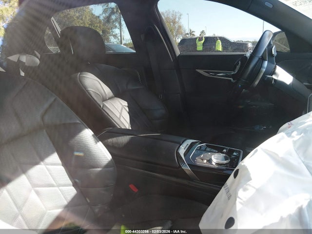 WBA33EH01RCP90875 BMW 740i Xdrive