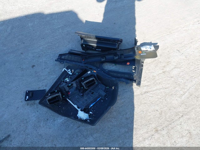 44303308 :رقم المزاد ، 1FMSK8DH2LGA21683 vin ، 2020 Ford Explorer Xlt مزاد بيع