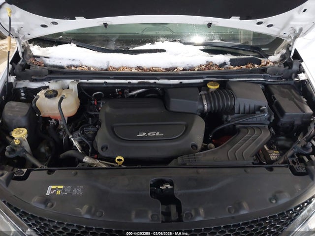 Продажа на аукционе авто 2017 Chrysler Pacifica Touring-l, vin: 2C4RC1BG7HR525931, номер лота: 44303385