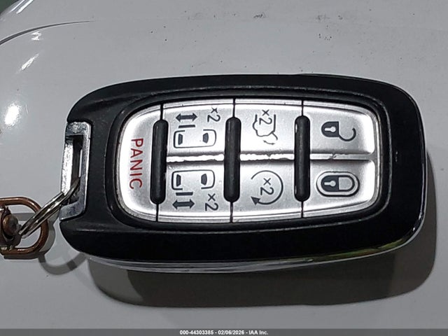Продажа на аукционе авто 2017 Chrysler Pacifica Touring-l, vin: 2C4RC1BG7HR525931, номер лота: 44303385