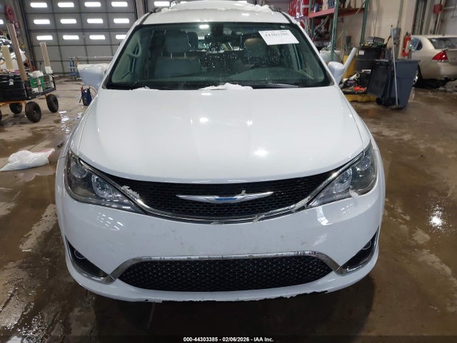 Продажа на аукционе авто 2017 Chrysler Pacifica Touring-l, vin: 2C4RC1BG7HR525931, номер лота: 44303385