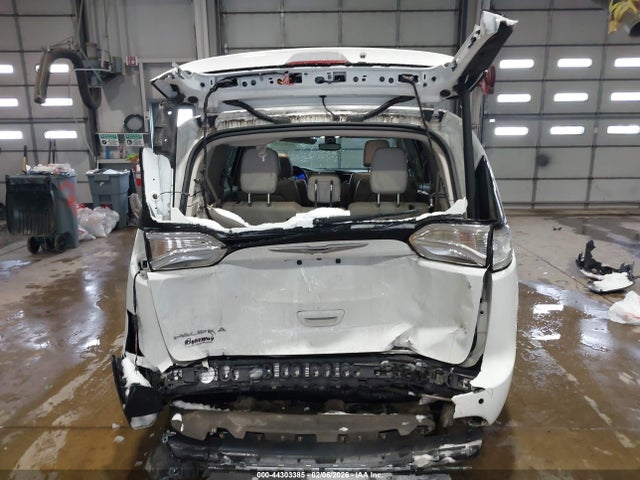 Продажа на аукционе авто 2017 Chrysler Pacifica Touring-l, vin: 2C4RC1BG7HR525931, номер лота: 44303385