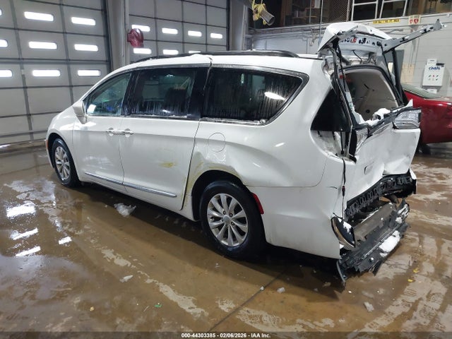 Продажа на аукционе авто 2017 Chrysler Pacifica Touring-l, vin: 2C4RC1BG7HR525931, номер лота: 44303385