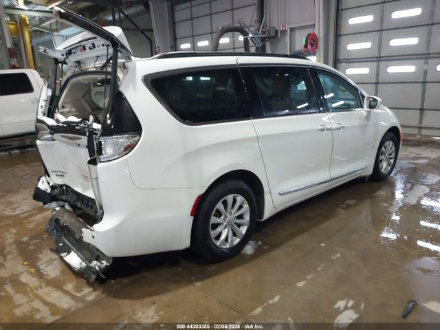 Продажа на аукционе авто 2017 Chrysler Pacifica Touring-l, vin: 2C4RC1BG7HR525931, номер лота: 44303385