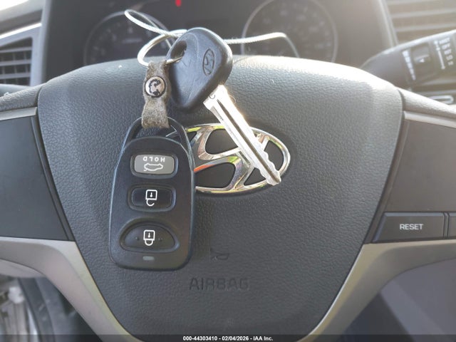 KMHD74LF3HU118824 Hyundai ELANTRA SE