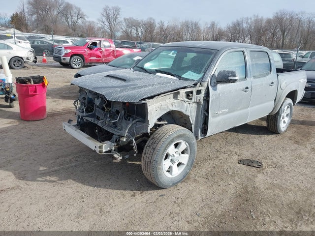 Toyota Tacoma Base V6 2015 3TMLU4EN4FM204268 Image 2