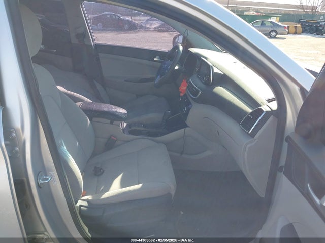 2019 HYUNDAI TUCSON KM8J3CA47KU858636 Photo 4