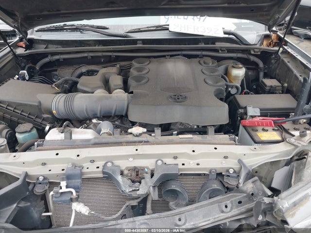 Toyota 4RUNNER SR5 2022 JTEEU5JR1N5267089 Image 26