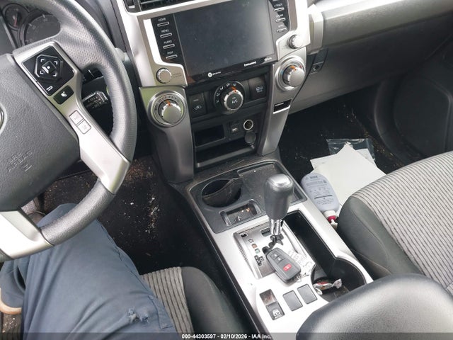Toyota 4RUNNER SR5 2022 JTEEU5JR1N5267089 Image 27