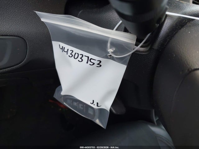 KL7CJLSB0KB860415 Chevrolet Trax Lt
