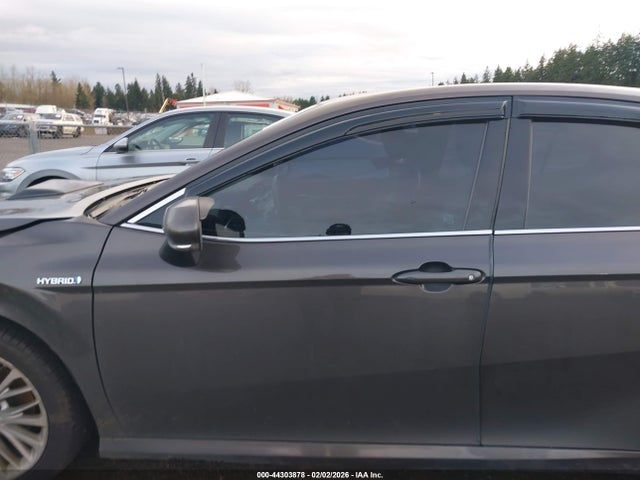 4T1B21HKXJU503247 Toyota Camry Hybrid Xle