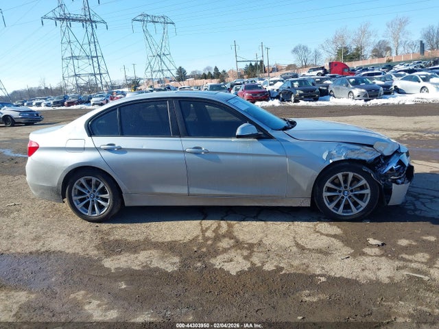 BMW 320i Xdrive 2016 WBA8A3C55GK689697 Image 13