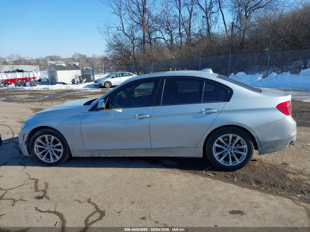 BMW 320i Xdrive 2016 WBA8A3C55GK689697 Image 14