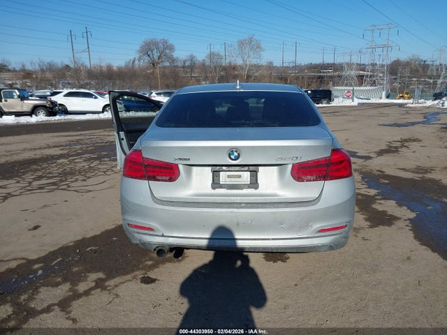 BMW 320i Xdrive 2016 WBA8A3C55GK689697 Image 16