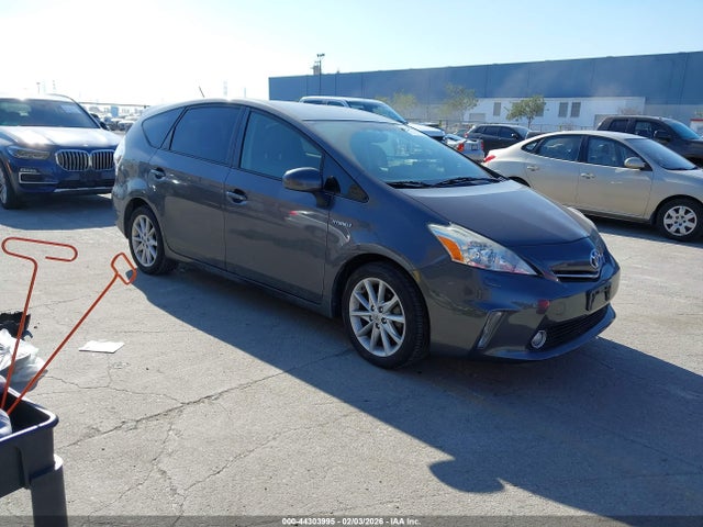 JTDZN3EU4EJ013194 Toyota Prius V Five