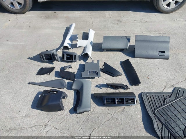 JTDZN3EU4EJ013194 Toyota Prius V Five