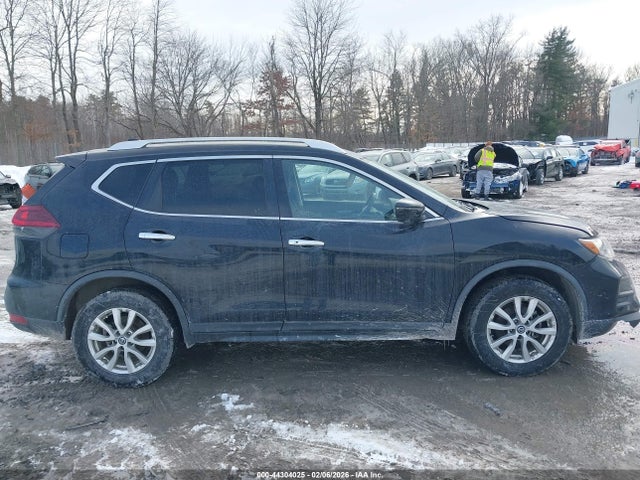 44304025 :رقم المزاد ، KNMAT2MV7JP620592 vin ، 2018 Nissan Rogue Sv مزاد بيع