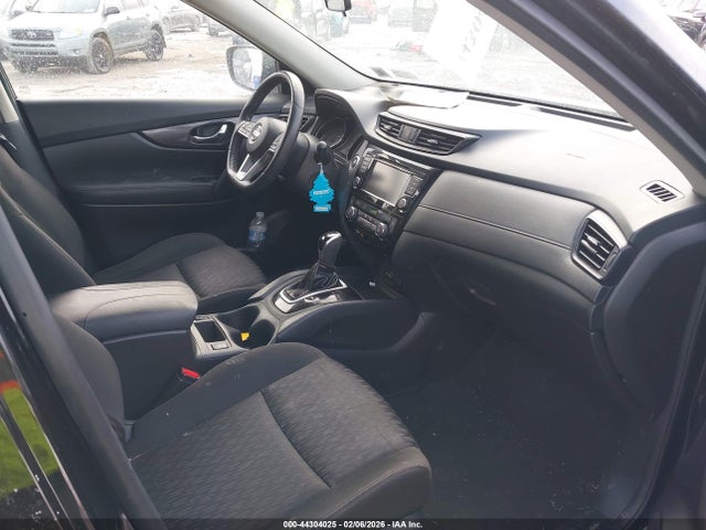 44304025 :رقم المزاد ، KNMAT2MV7JP620592 vin ، 2018 Nissan Rogue Sv مزاد بيع