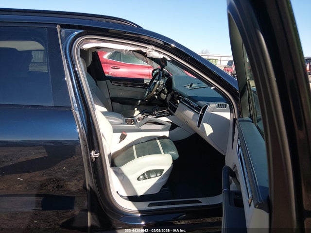 2021 PORSCHE CAYENNE WP1AG2AY5MDA33945 Photo 4