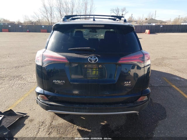 Toyota Rav4 Xle 2018 JTMRFREV8JD240552 Image 17