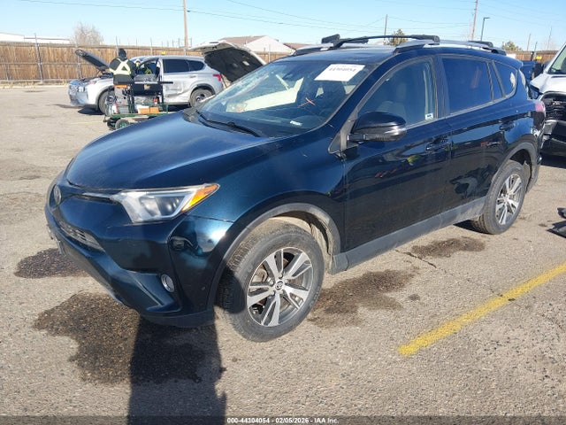Toyota Rav4 Xle 2018 JTMRFREV8JD240552 Image 2