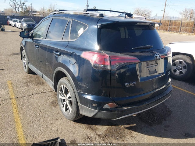 Toyota Rav4 Xle 2018 JTMRFREV8JD240552 Image 3