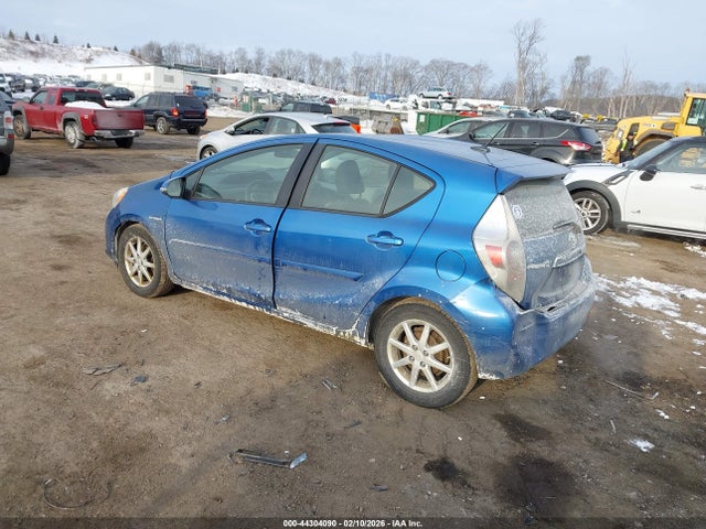2013 TOYOTA PRIUS C JTDKDTB32D1533747 Photo 2