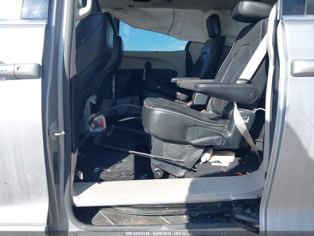 2C4RC1GG9JR272402 Chrysler Pacifica Limited