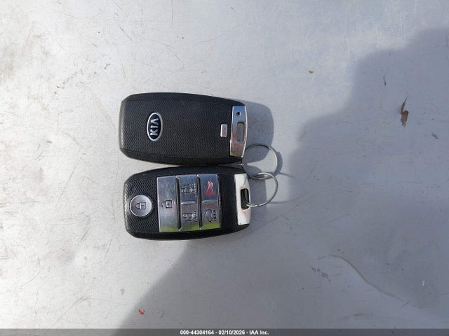 2017 Kia Sedona Ex მანქანა იყიდება აუქციონზე, vin: KNDMC5C14H6256340, აუქციონის ნომერი: 44304164