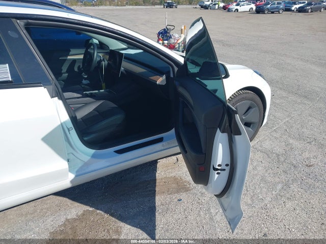 2023 TESLA MODEL 3 5YJ3E1EA3PF652614 Photo 4