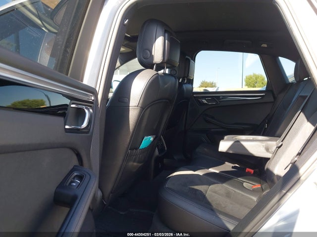 Porsche Macan 2017 WP1AA2A51HLB04223 Image 8