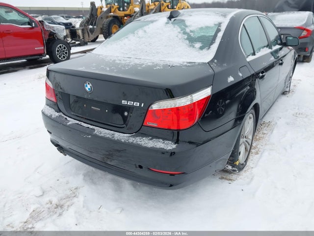 2010 BMW 528I WBANV1C57AC157574 Photo 3
