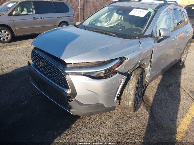 Toyota Corolla Cross Xle 2023 7MUDAAAG6PV067246 Image 2