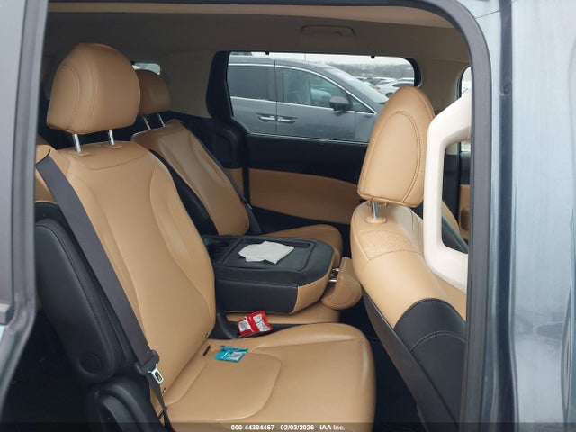 KNDNC5H3XN6093137 KIA Carnival Mpv Ex