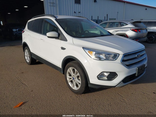 Ford ESCAPE SE 2018 1FMCU9GD5JUB25452 главное изображение
