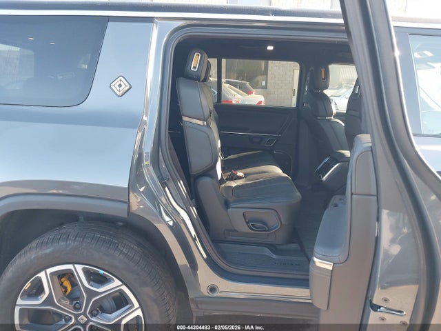 Продажа на аукционе авто 2024 Rivian R1s Adventure Quad Motor Large Pack, vin: 7PDSGABA1RN039642, номер лота: 44304483