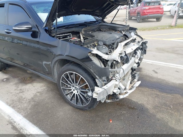 44304493 :رقم المزاد ، W1N0G8DB1NG101545 vin ، 2022 Mercedes-benz Glc 300 Suv مزاد بيع