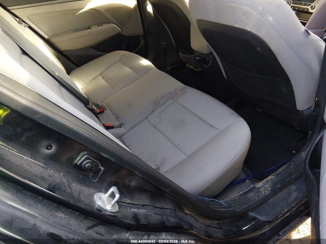 Продаж на аукціоні авто 2018 Hyundai Elantra Value Edition, vin: 5NPD84LF2JH228779, номер лоту: 44304542