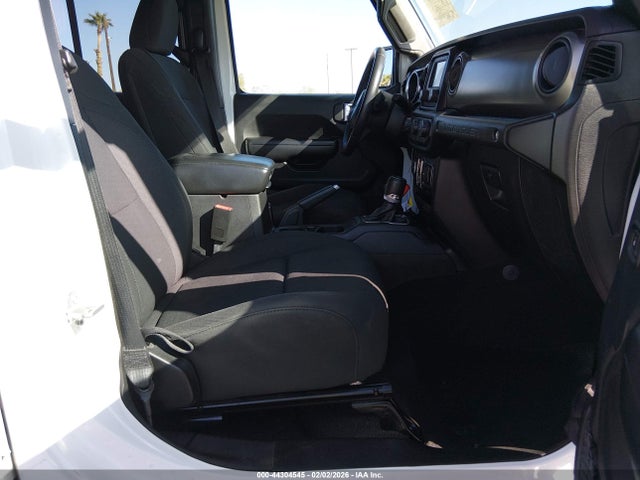 1C4HJXDN4JW204314 Jeep Wrangler Unlimited Sport S 4x4