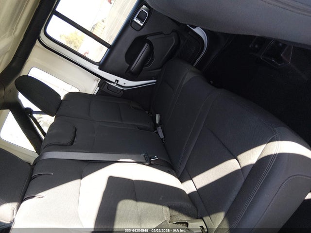 1C4HJXDN4JW204314 Jeep Wrangler Unlimited Sport S 4x4