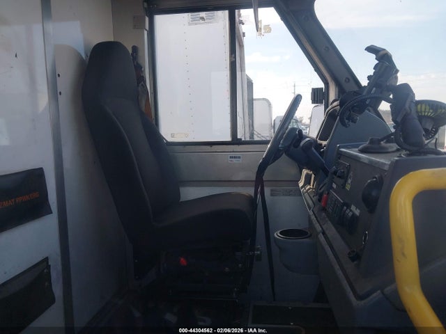 JALB4T179E7W00295 Isuzu Commercial Van